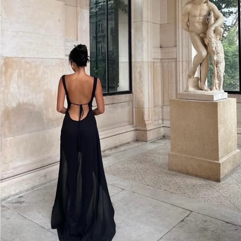 Elegant Black Open-Back Maxi Dress